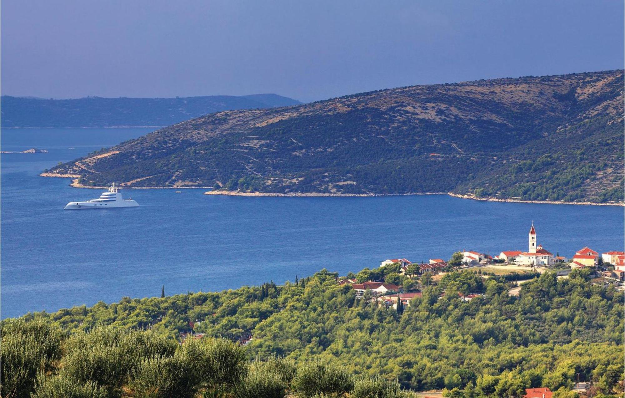 Gorgeous Apartment In Seget Vranjica Exterior foto